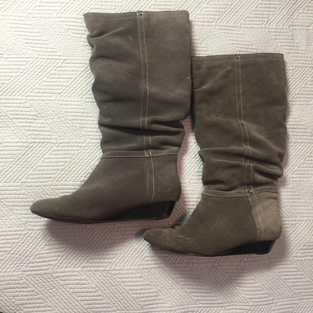 3 for $25 Gray Suede wedge Boots